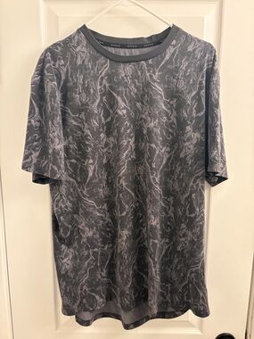 Matix Marble-Pattern Short Sleeve Crew Tee in Gray and Light Gray